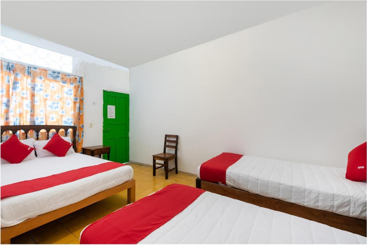 Oyo Hotel Las Palmas Cuyutlan マンサニージョ エクステリア 写真