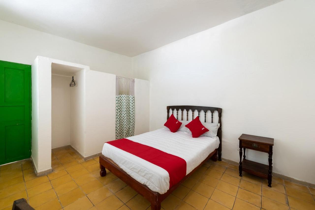Oyo Hotel Las Palmas Cuyutlan マンサニージョ エクステリア 写真