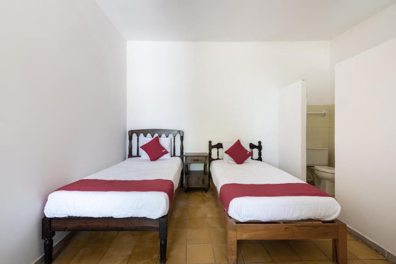 Oyo Hotel Las Palmas Cuyutlan マンサニージョ エクステリア 写真