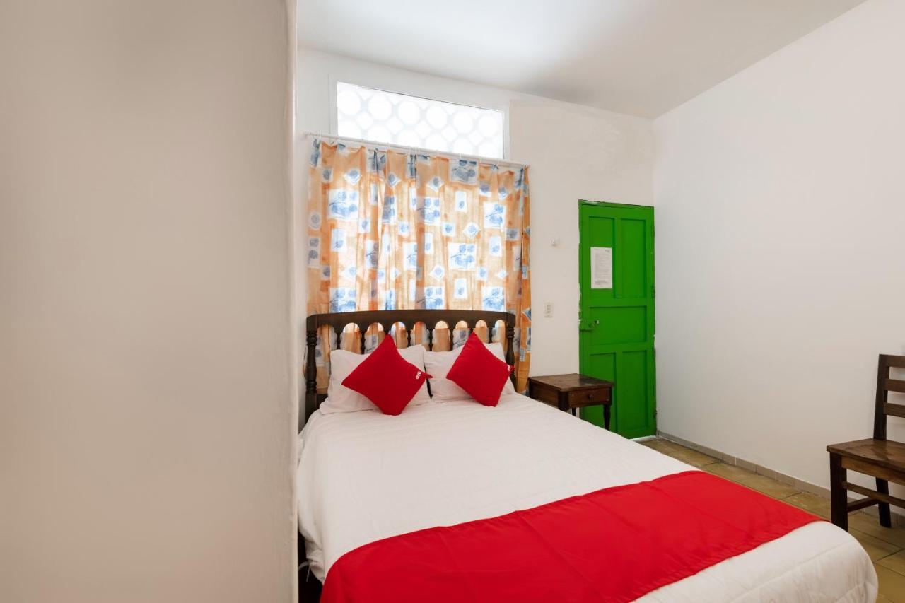 Oyo Hotel Las Palmas Cuyutlan マンサニージョ エクステリア 写真
