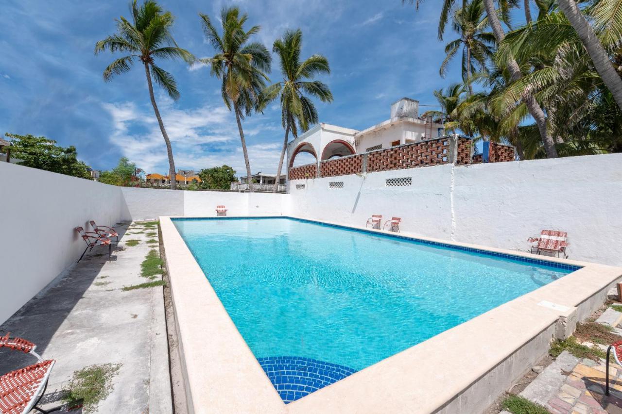 Oyo Hotel Las Palmas Cuyutlan マンサニージョ エクステリア 写真