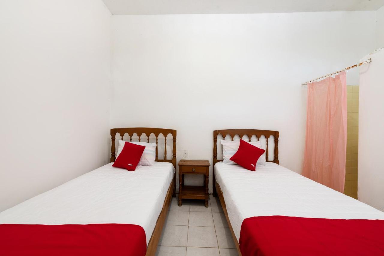 Oyo Hotel Las Palmas Cuyutlan マンサニージョ エクステリア 写真
