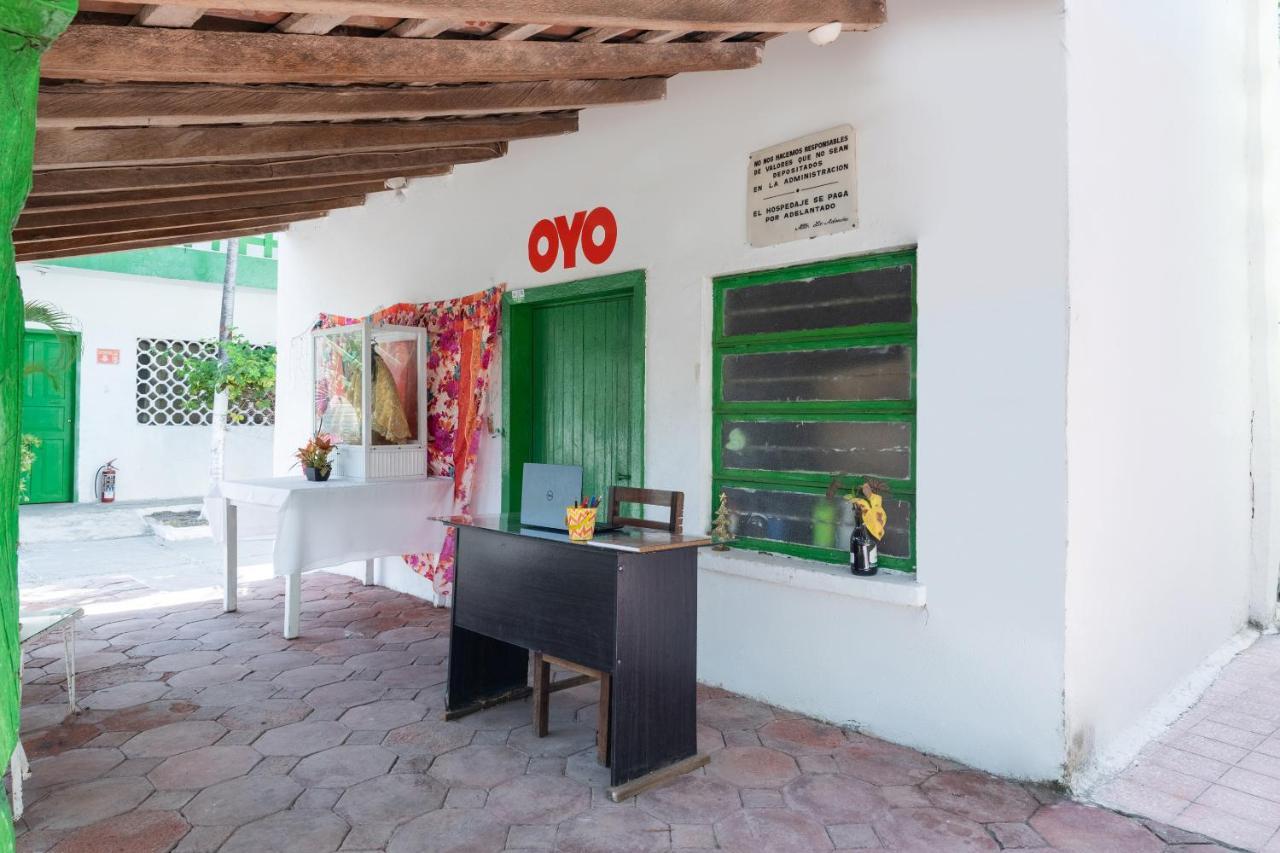 Oyo Hotel Las Palmas Cuyutlan マンサニージョ エクステリア 写真