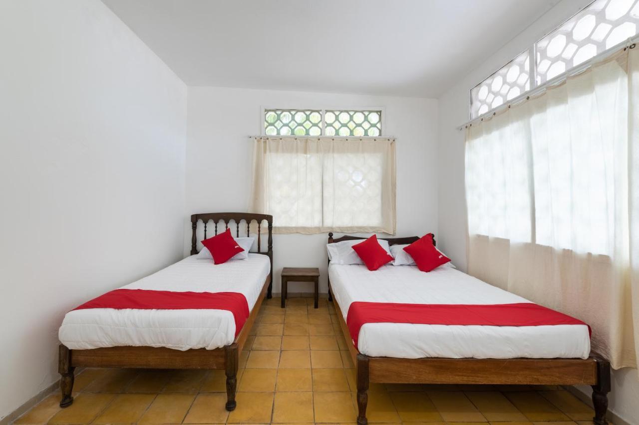Oyo Hotel Las Palmas Cuyutlan マンサニージョ エクステリア 写真