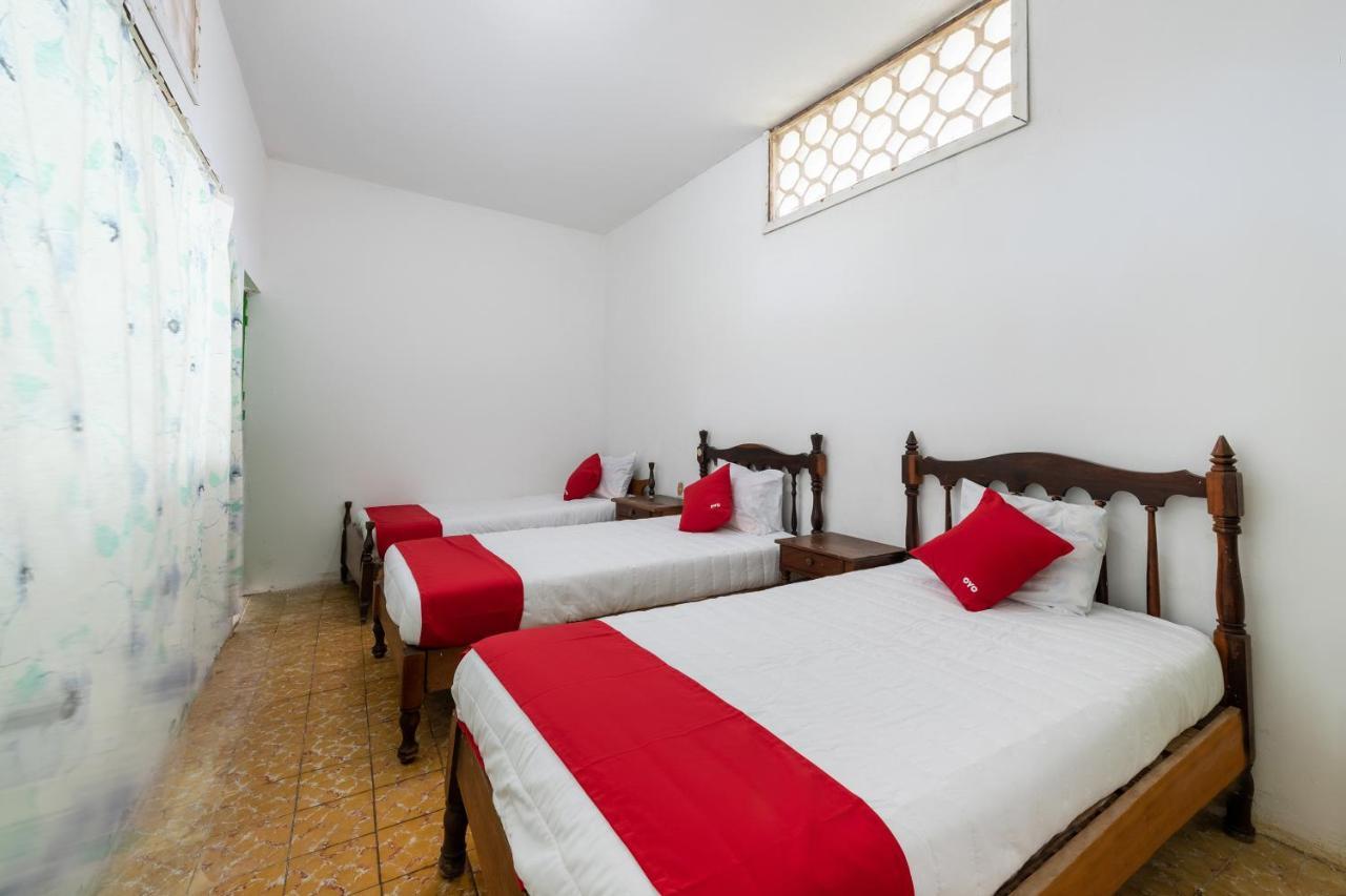 Oyo Hotel Las Palmas Cuyutlan マンサニージョ エクステリア 写真