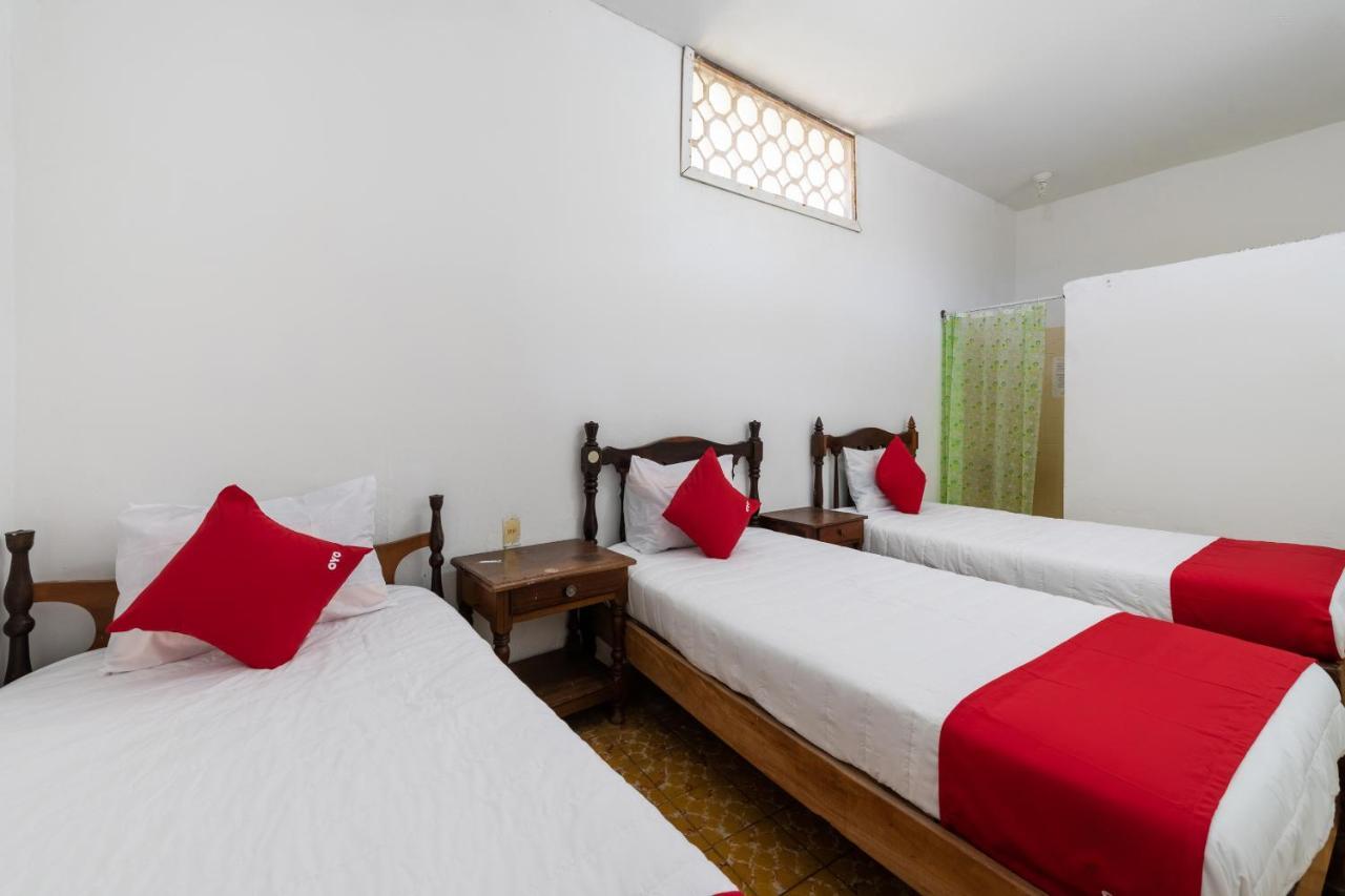 Oyo Hotel Las Palmas Cuyutlan マンサニージョ エクステリア 写真