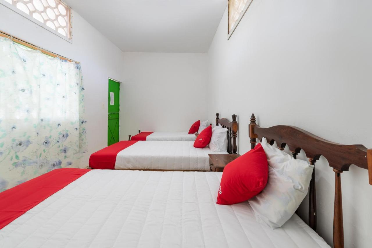 Oyo Hotel Las Palmas Cuyutlan マンサニージョ エクステリア 写真