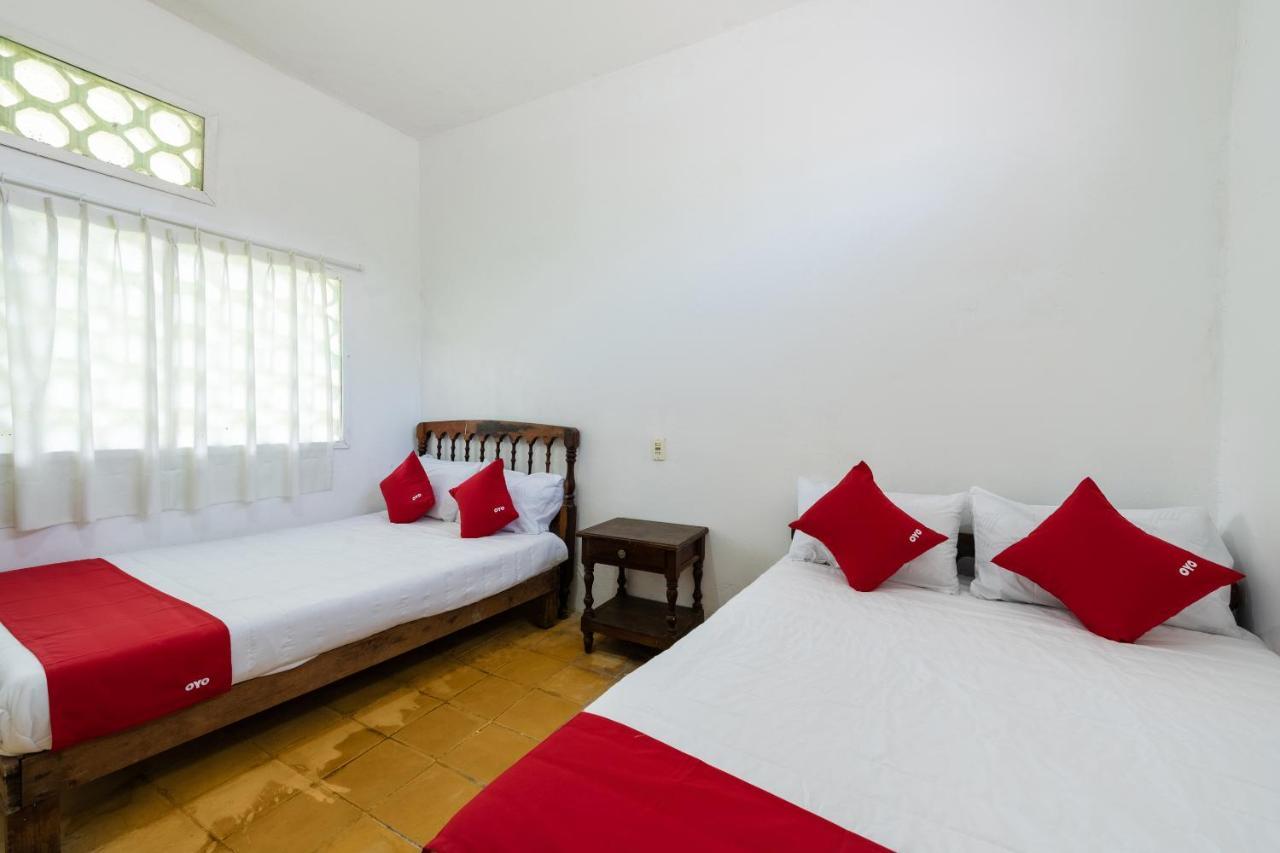 Oyo Hotel Las Palmas Cuyutlan マンサニージョ エクステリア 写真